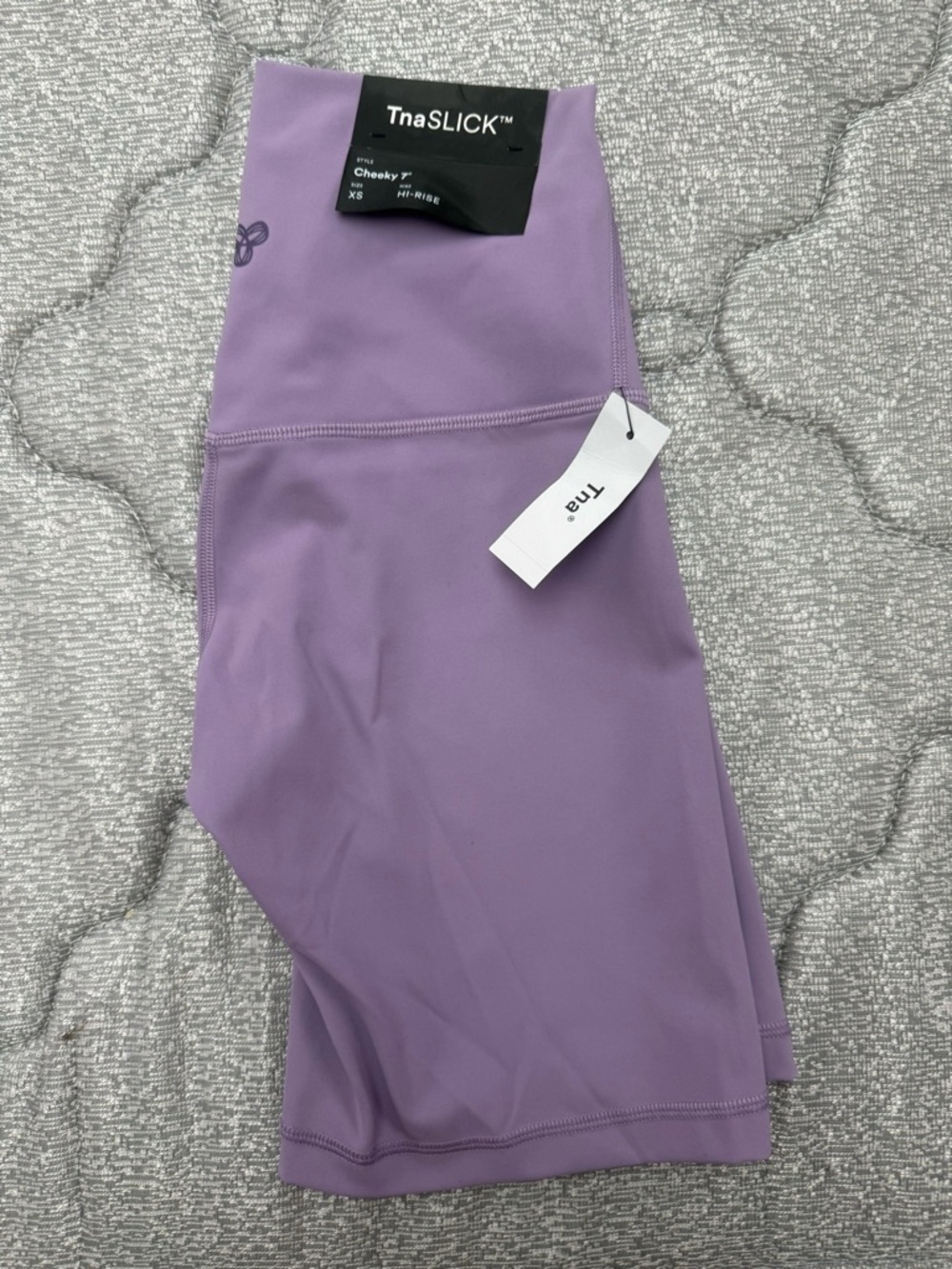 Aritzia TnaSLICK Cheeky Hi-Rise 7 inches Shorts Breezy Purple XS New With Tags - Picture 3 of 4